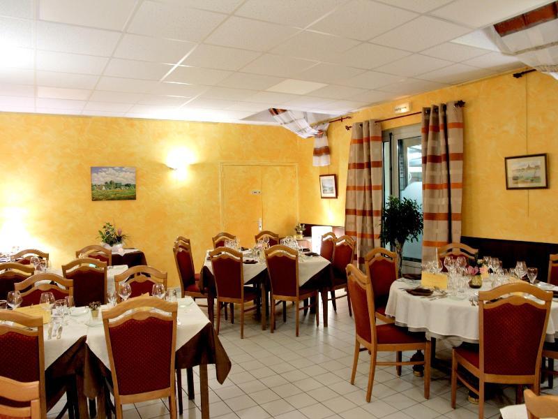 Auberge Du Cheval Blanc Beaumont-Pied-de-Boeuf  Eksteriør billede