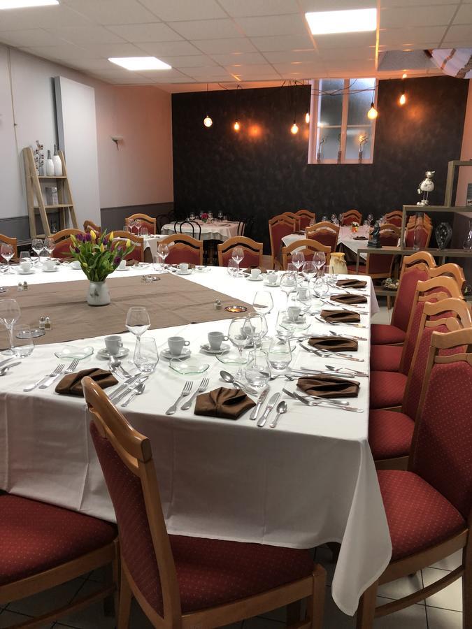 Auberge Du Cheval Blanc Beaumont-Pied-de-Boeuf  Eksteriør billede