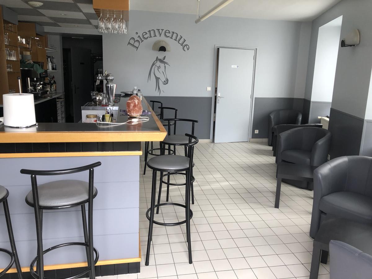Auberge Du Cheval Blanc Beaumont-Pied-de-Boeuf  Eksteriør billede