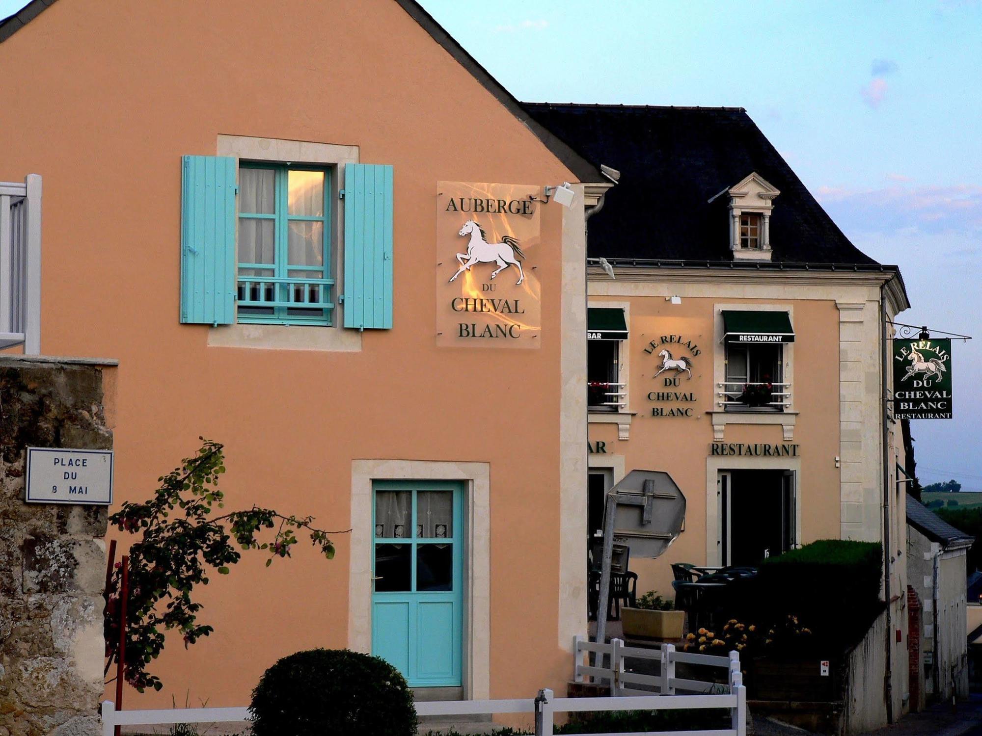 Auberge Du Cheval Blanc Beaumont-Pied-de-Boeuf  Eksteriør billede