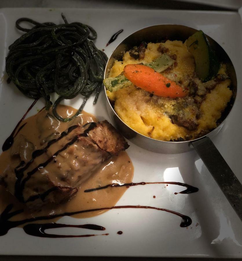 Auberge Du Cheval Blanc Beaumont-Pied-de-Boeuf  Eksteriør billede